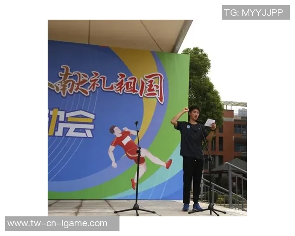 廖力生点燃足球之夜激情赛场展现青春风采与团队精神 廖力生点燃足球之夜激情赛场展现青春风采与团队精神