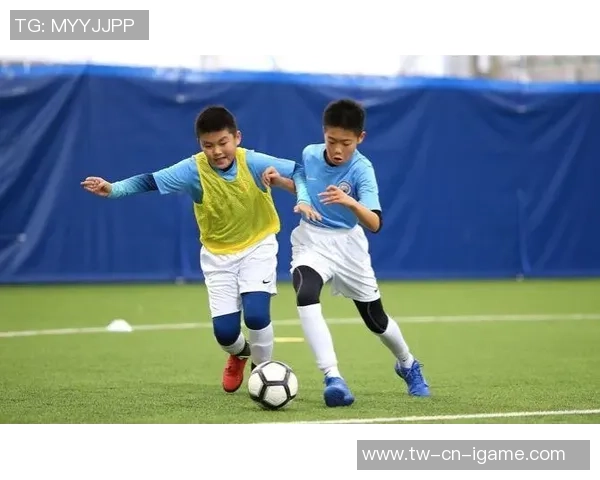 龙桂达足球俱乐部携手社区共建足球文化助力青少年成长与发展